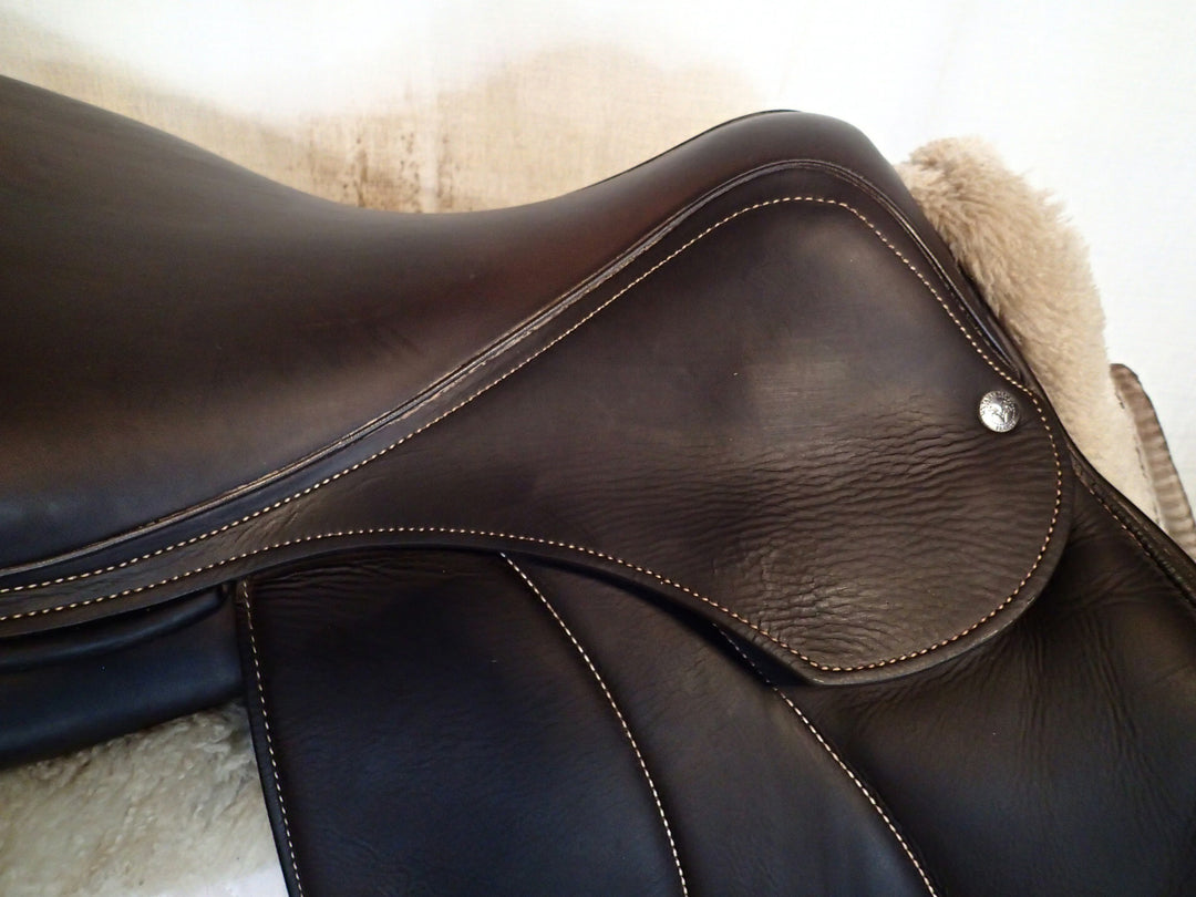 18" Voltaire Palm Beach Saddle - Full Buffalo - 2022 - 3A Flaps - 5" dot to dot - Pro Panels (254)