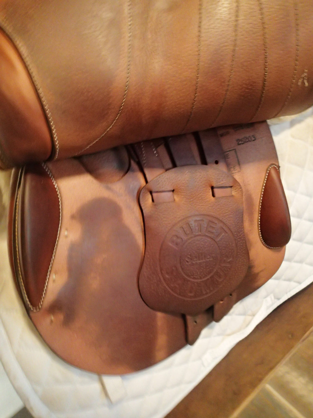 17.5" Butet Premium Saddle - Full Calfskin - 2023 - L Seat - 2.25 Flaps - 4.25" dot to dot (255)