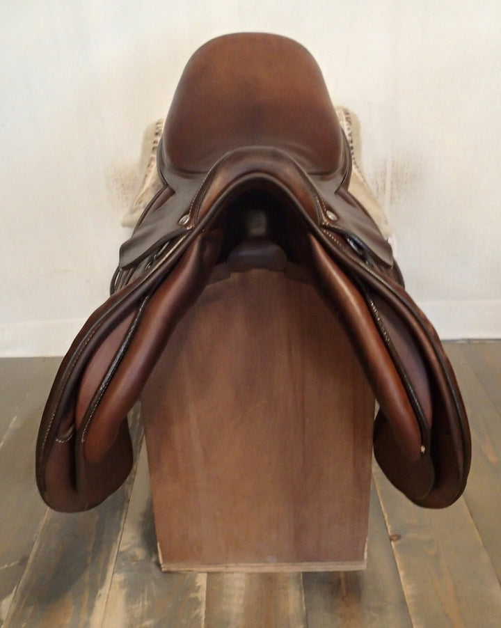 17.5" Butet Premium Saddle - Full Calfskin - 2023 - L Seat - 2.25 Flaps - 4.25" dot to dot (255)