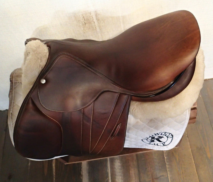 17.5" Butet Premium Saddle - Full Calfskin - 2023 - L Seat - 2.25 Flaps - 4.25" dot to dot (255)