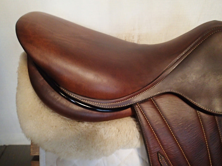 17.5" Butet Premium Saddle - Full Calfskin - 2023 - L Seat - 2.25 Flaps - 4.25" dot to dot (255)
