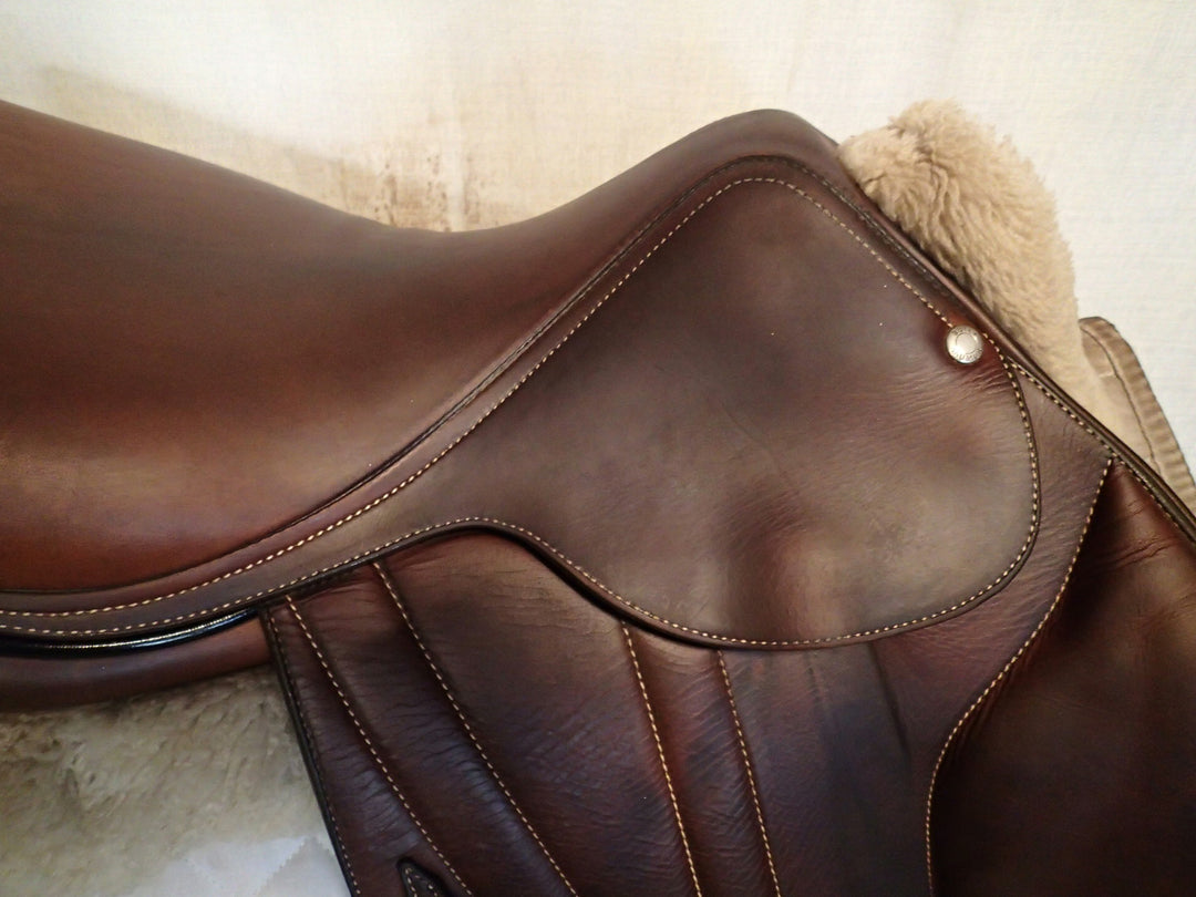 17.5" Butet Premium Saddle - Full Calfskin - 2023 - L Seat - 2.25 Flaps - 4.25" dot to dot (255)