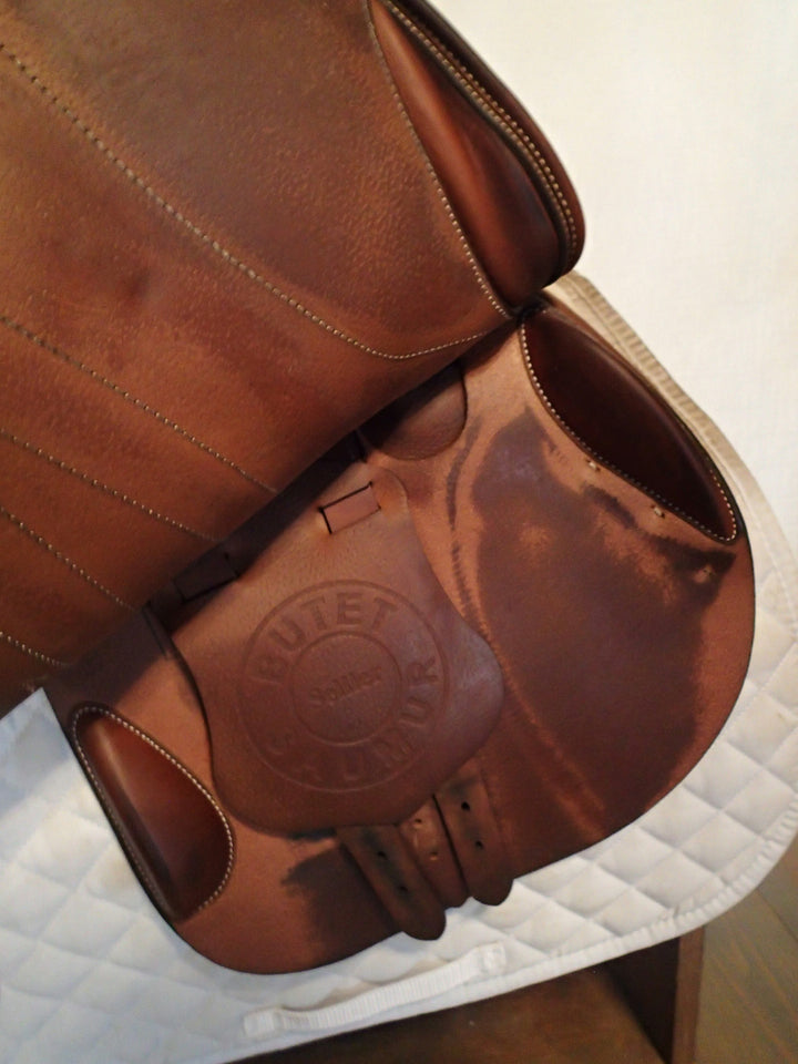 17.5" Butet Premium Saddle - Full Calfskin - 2023 - L Seat - 2.25 Flaps - 4.25" dot to dot (255)