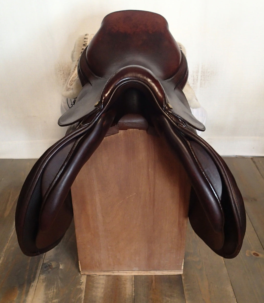17.5" PJ Bruno Delgrange Saddle - 2002 - 4.5" dot to dot (258)