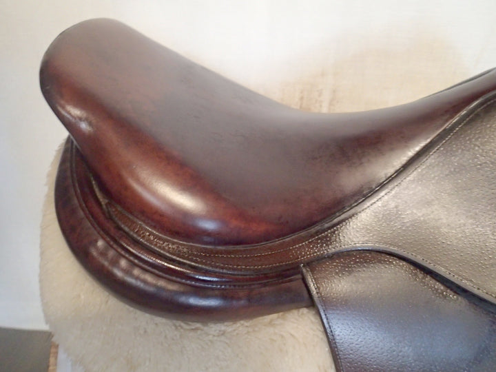17.5" PJ Bruno Delgrange Saddle - 2002 - 4.5" dot to dot (258)