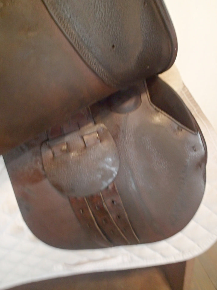 17.5" PJ Bruno Delgrange Saddle - 2002 - 4.5" dot to dot (258)