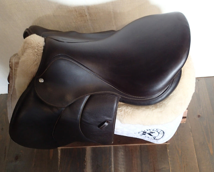 17.5" Voltaire Stuttgart Saddle - Full Buffalo - 2021 - 4AA Flaps - 4.75" dot to dot - FIN Panels