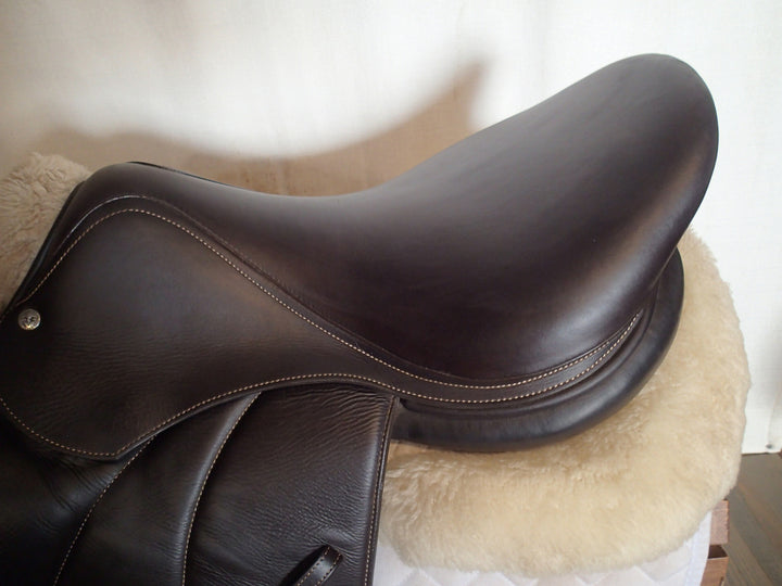 17.5" Voltaire Stuttgart Saddle - Full Buffalo - 2021 - 4AA Flaps - 4.75" dot to dot - FIN Panels