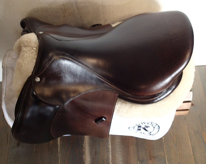 17.5" Voltaire Stuttgart Saddle - 2017 - 2A Flaps - 5" dot to dot - FIN Panels