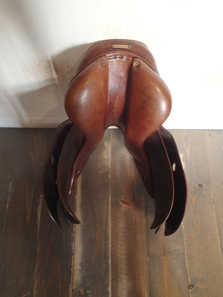 16.5" Antares Saddle - 2003 - 2 Flaps - 4.5" dot to dot