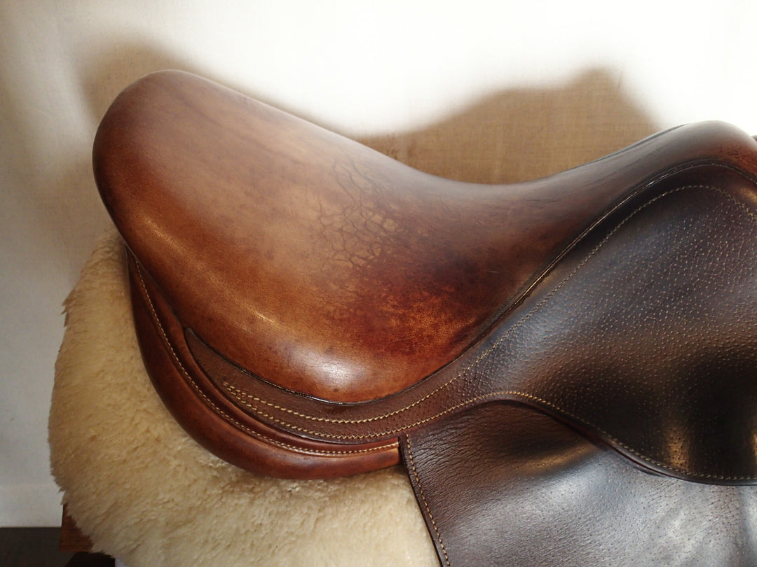 16.5" Antares Saddle - 2003 - 2 Flaps - 4.5" dot to dot