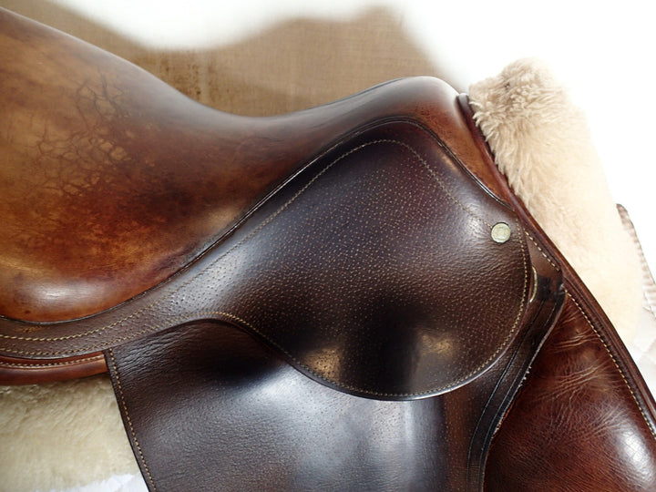 16.5" Antares Saddle - 2003 - 2 Flaps - 4.5" dot to dot