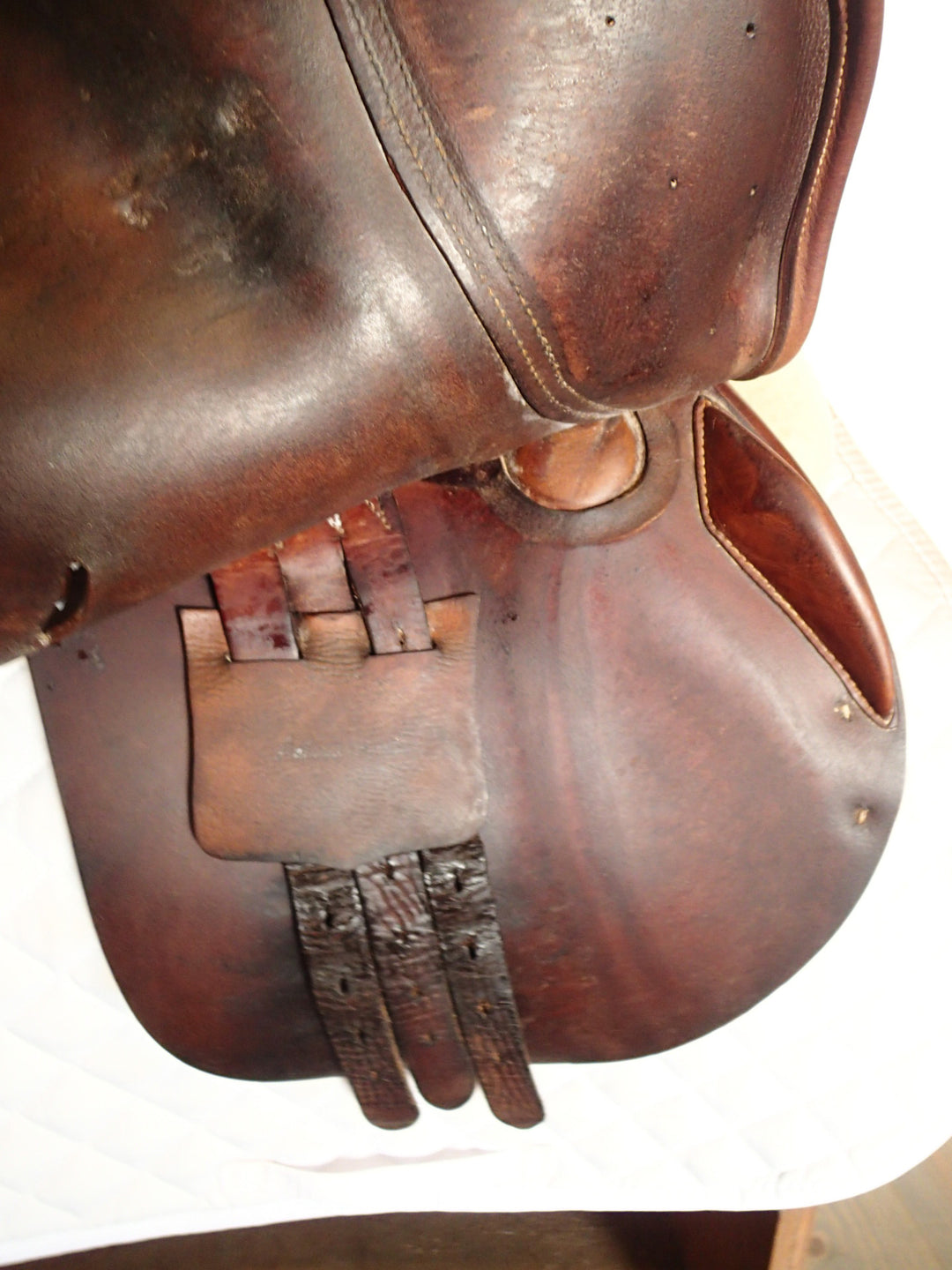 16.5" Antares Saddle - 2003 - 2 Flaps - 4.5" dot to dot