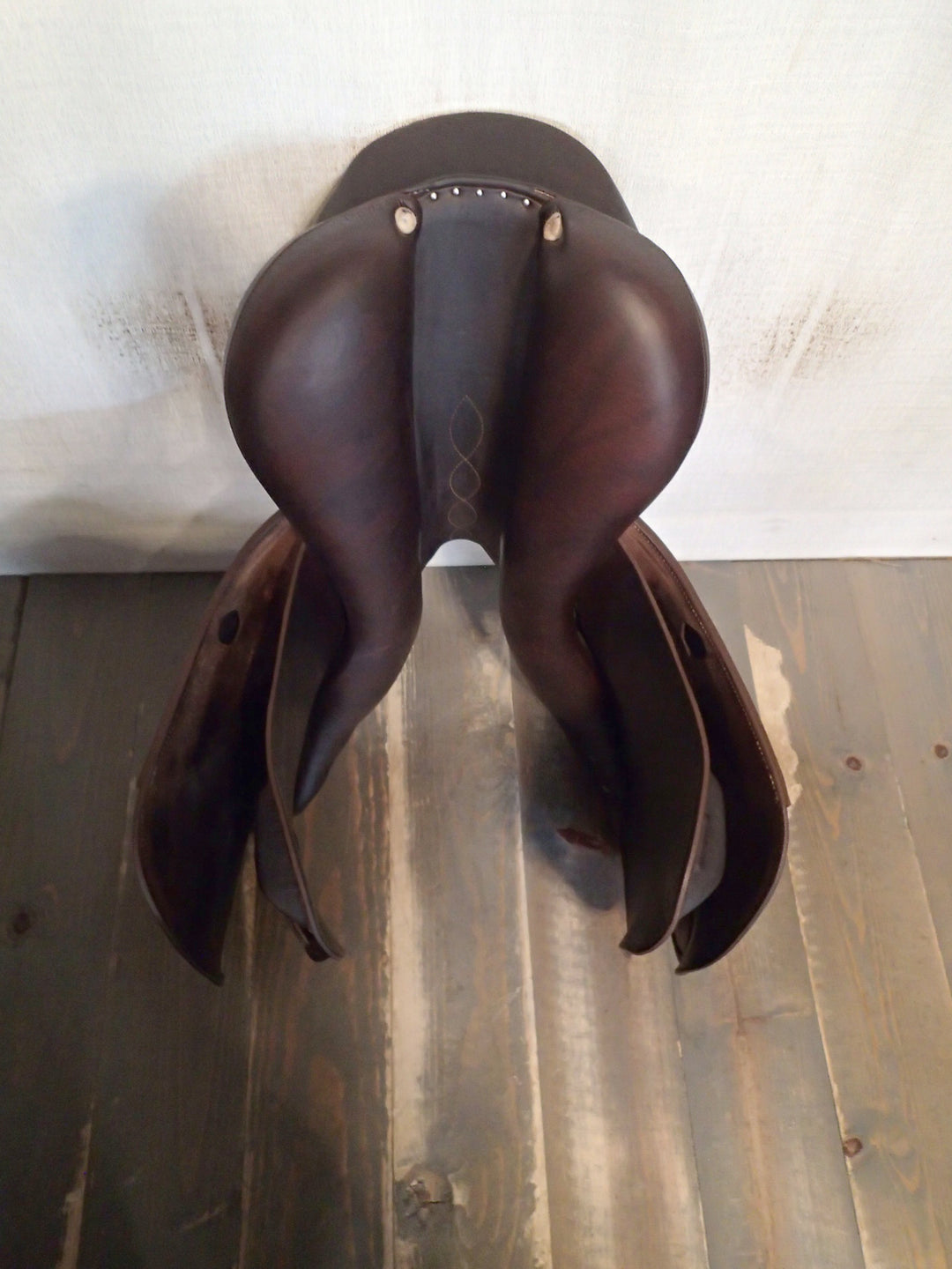 18" Antares Evolution Saddle - 2022 - 4AA Flaps - 4.5" dot to dot (281)