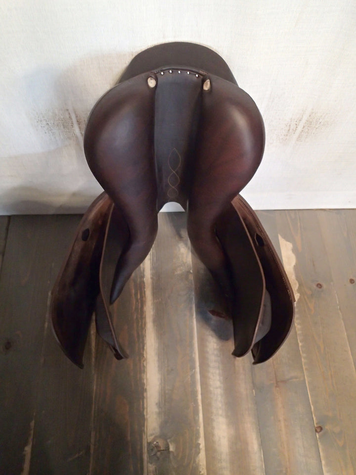 18" Antares Evolution Saddle - 2022 - 4AA Flaps - 4.5" dot to dot (281)