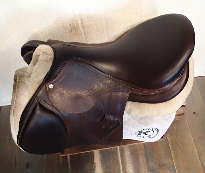 18" Antares Evolution Saddle - 2022 - 4AA Flaps - 4.5" dot to dot (281)