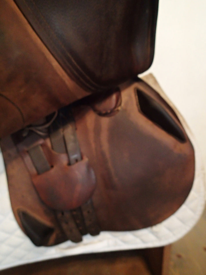 18" Antares Evolution Saddle - 2022 - 4AA Flaps - 4.5" dot to dot (281)
