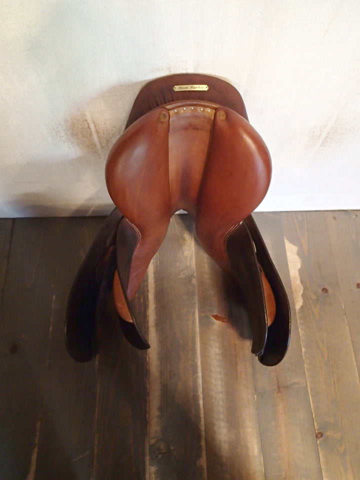 17" Butet Saddle - 2015 - M Seat - 2 Flaps - 4.25" dot to dot