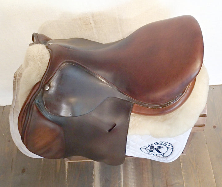 17" Butet Saddle - 2015 - M Seat - 2 Flaps - 4.25" dot to dot