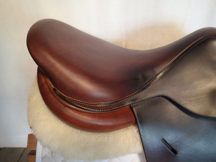 17" Butet Saddle - 2015 - M Seat - 2 Flaps - 4.25" dot to dot