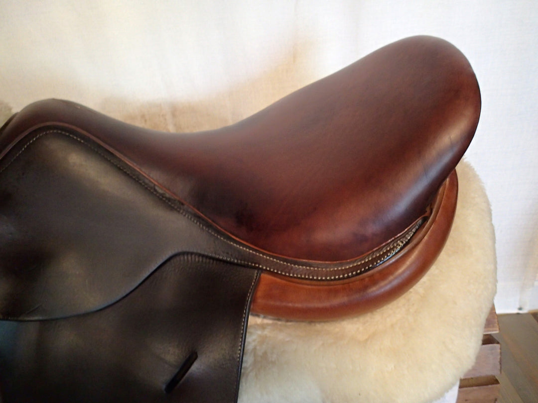 17" Butet Saddle - 2015 - M Seat - 2 Flaps - 4.25" dot to dot