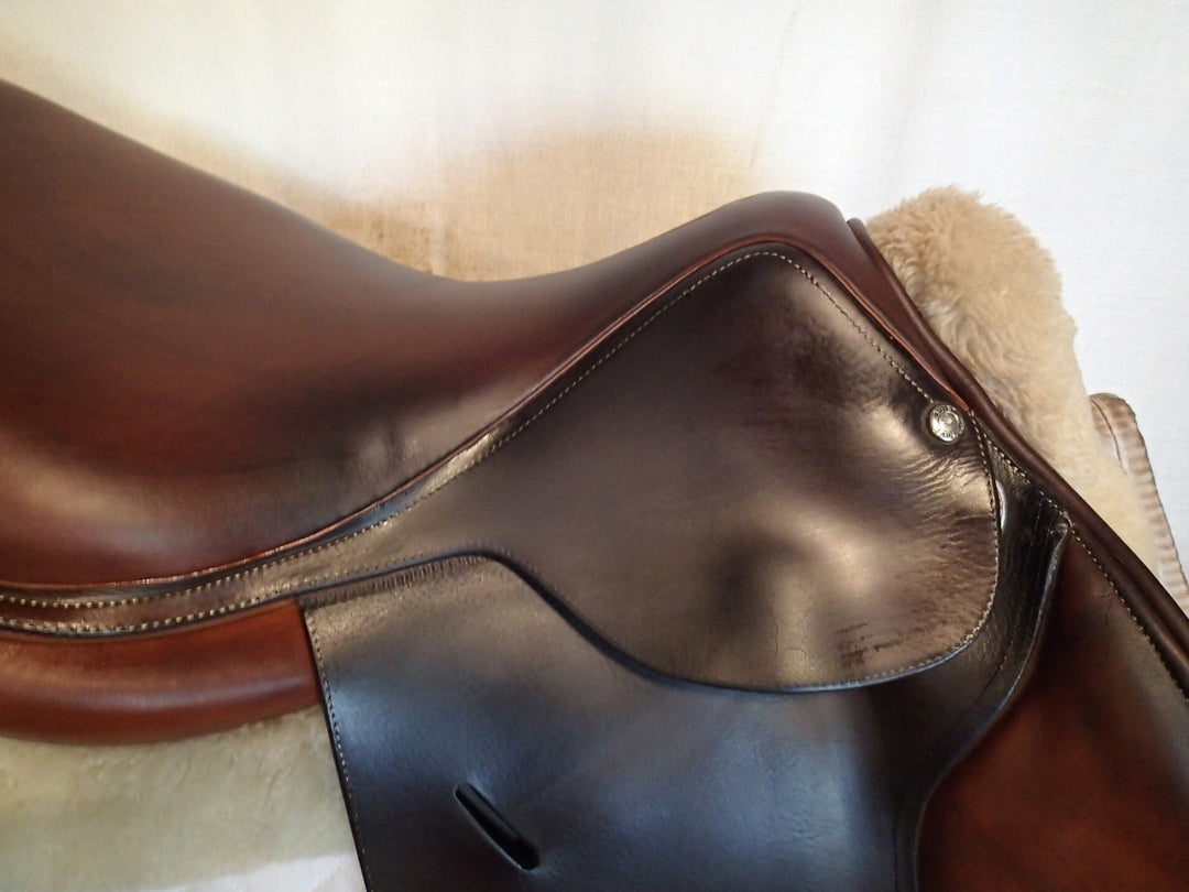 17" Butet Saddle - 2015 - M Seat - 2 Flaps - 4.25" dot to dot