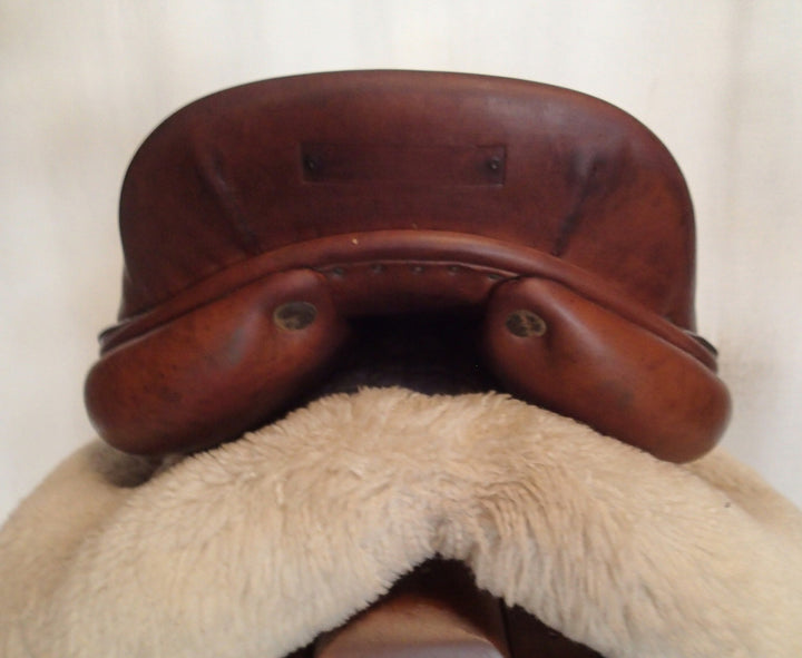 17.5" Butet Saddle - 2006 - C Seat - 2.25 Flaps - 4.75" dot to dot (285)
