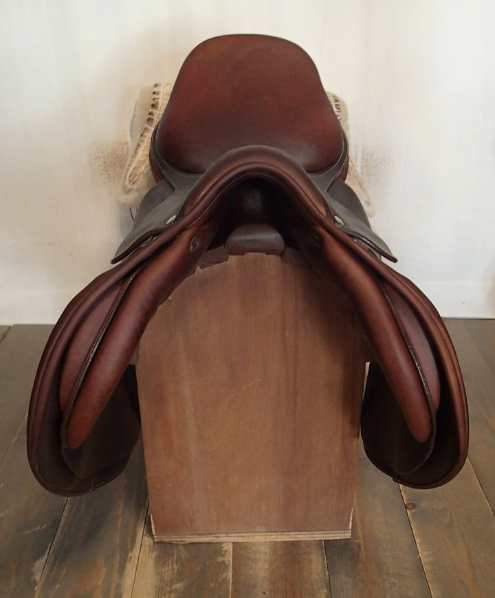 17.5" Butet Saddle - 2006 - C Seat - 2.25 Flaps - 4.75" dot to dot (285)