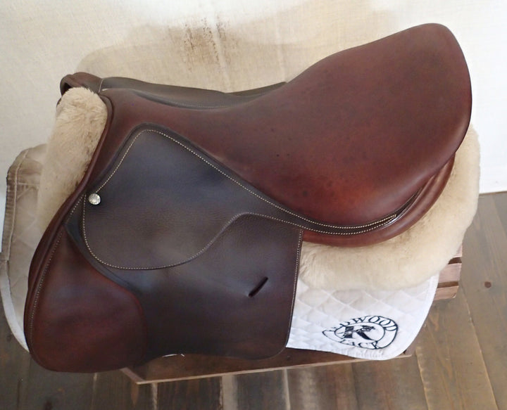 17.5" Butet Saddle - 2006 - C Seat - 2.25 Flaps - 4.75" dot to dot (285)