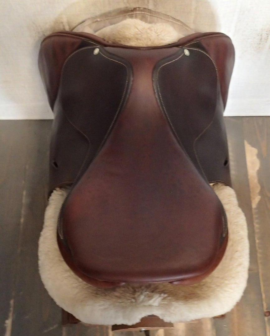 17.5" Butet Saddle - 2006 - C Seat - 2.25 Flaps - 4.75" dot to dot (285)