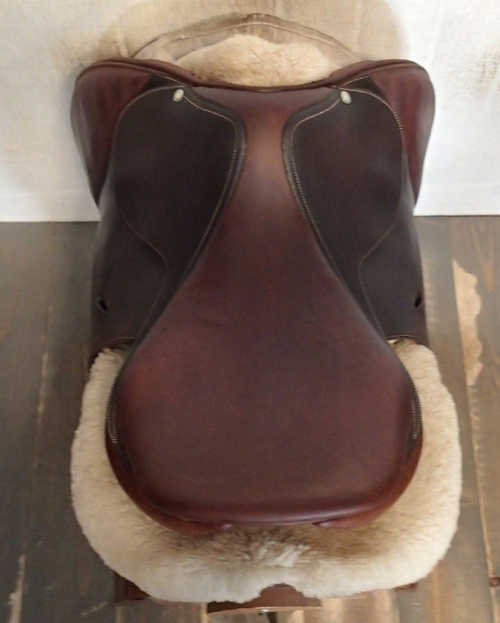 17.5" Butet Saddle - 2006 - C Seat - 2.25 Flaps - 4.75" dot to dot (285)