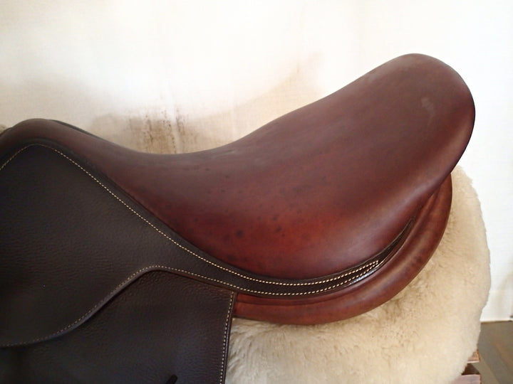 17.5" Butet Saddle - 2006 - C Seat - 2.25 Flaps - 4.75" dot to dot (285)