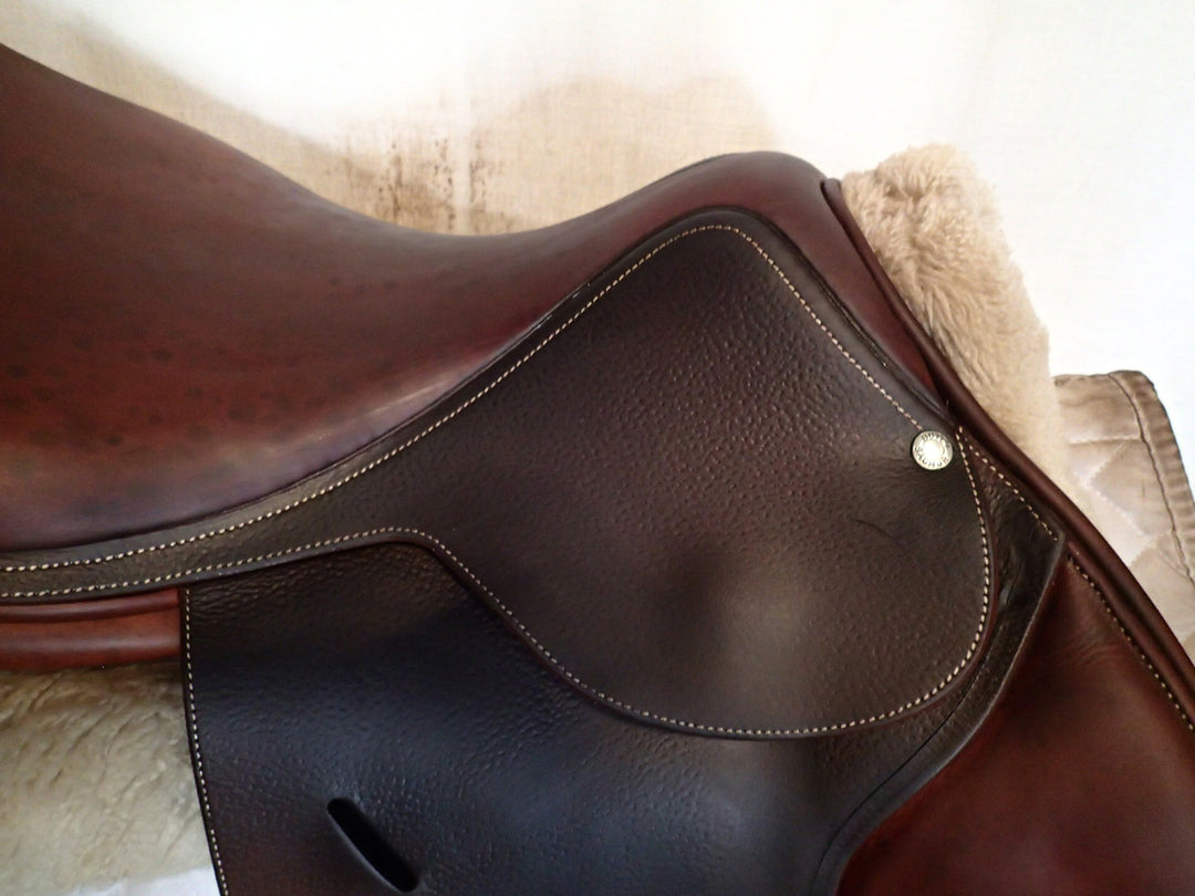 17.5" Butet Saddle - 2006 - C Seat - 2.25 Flaps - 4.75" dot to dot (285)