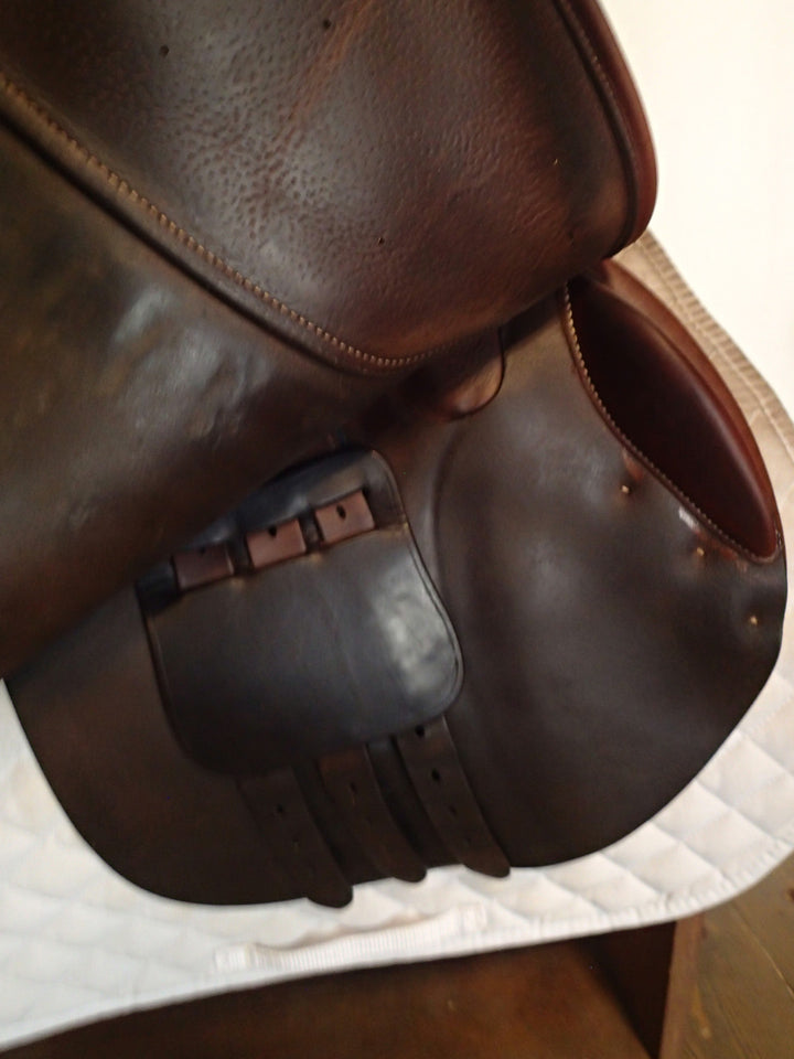 17.5" Butet Saddle - 2006 - C Seat - 2.25 Flaps - 4.75" dot to dot (285)