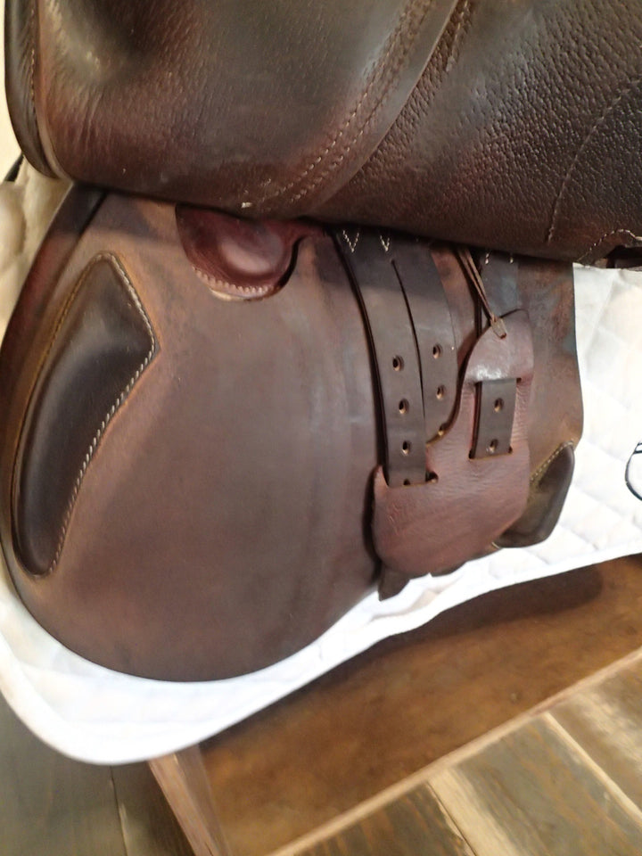17.5" Antares Evolution D Saddle - Full Buffalo - 2022 - 3AA Flaps - 4.75" dot to dot (286)