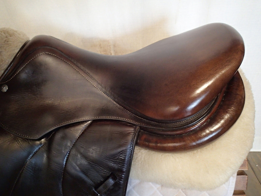 17" Voltaire Palm Beach Saddle - Full Buffalo - 2018 - 3AA Flaps - 4.75" dot to dot - Pro Panels