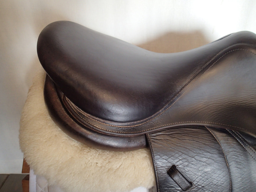 16.5" Voltaire Palm Beach Saddle - Full Buffalo - 2013 - 1A Flaps - 4.75" dot to dot - FIN Panels