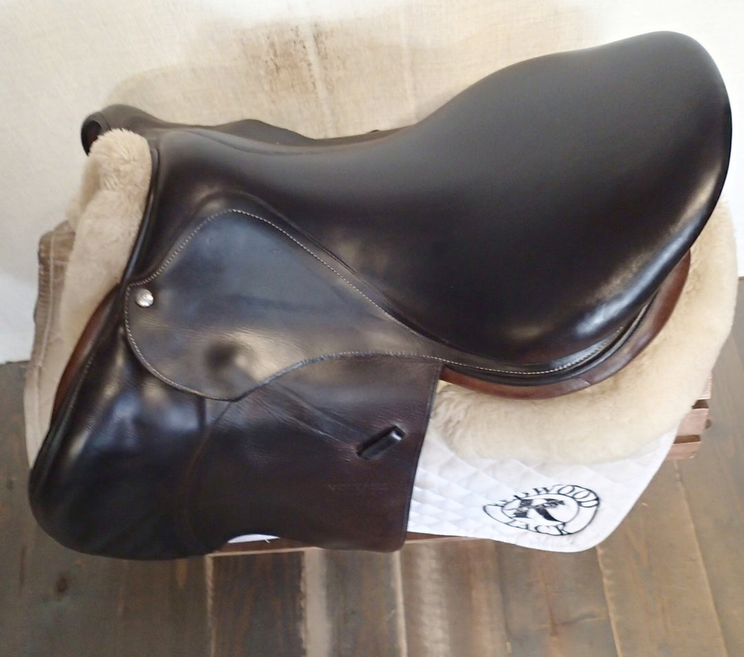 17.5" Voltaire Stuttgart Saddle - 2017 - 2A Flaps - 4.5" dot to dot (291)