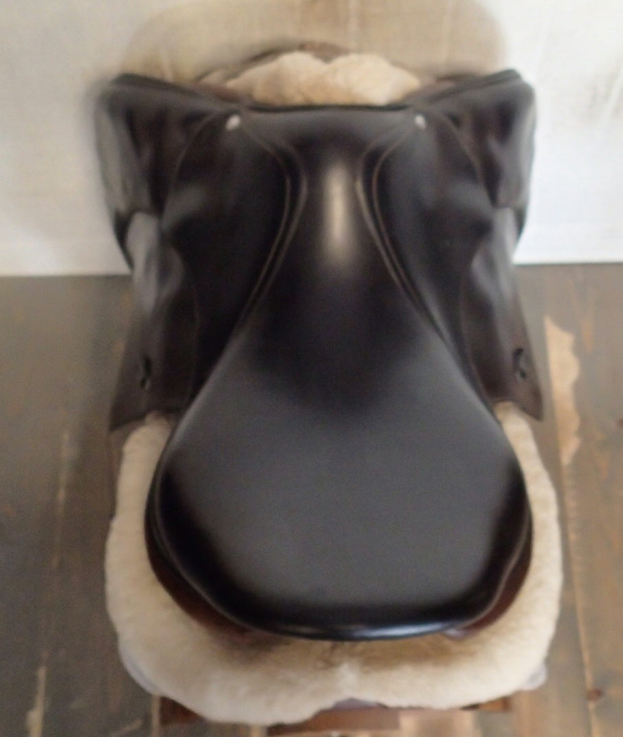 17.5" Voltaire Stuttgart Saddle - 2017 - 2A Flaps - 4.5" dot to dot (291)