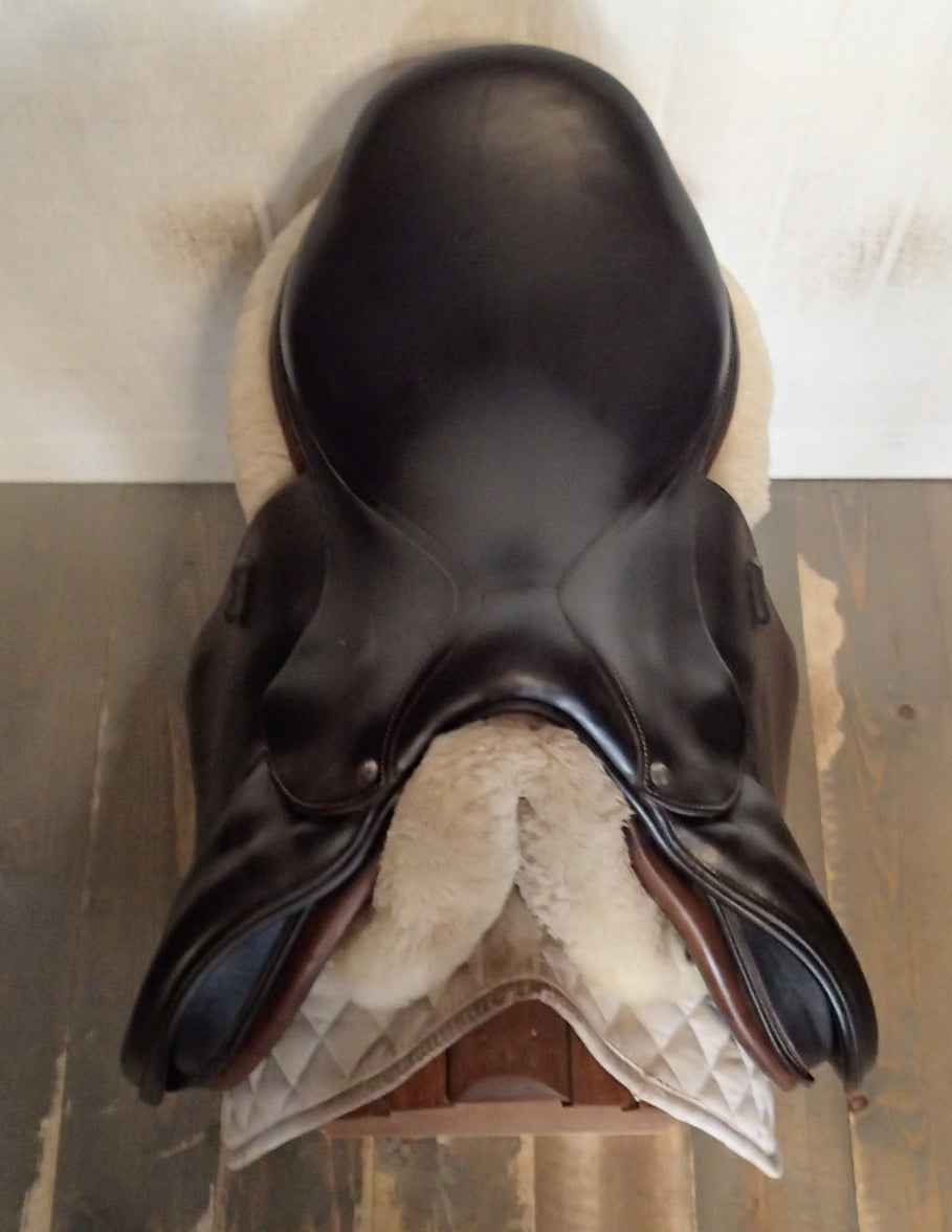 17.5" Voltaire Stuttgart Saddle - 2017 - 2A Flaps - 4.5" dot to dot (291)