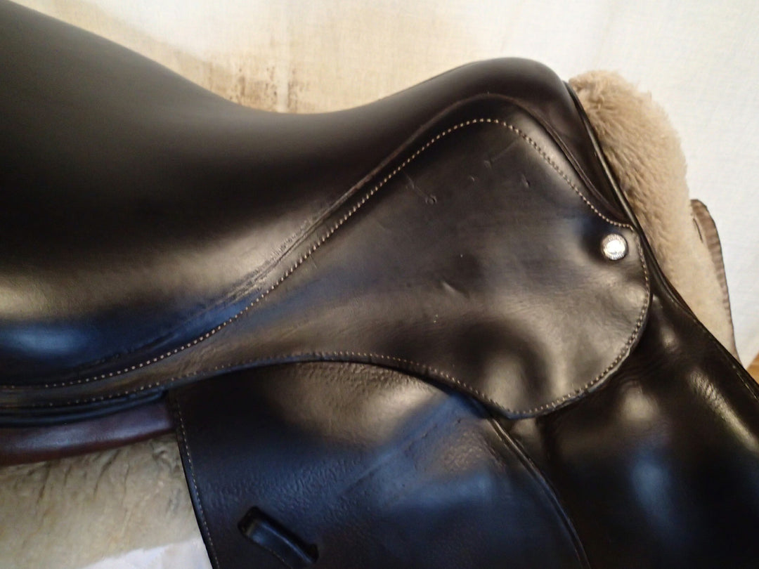 17.5" Voltaire Stuttgart Saddle - 2017 - 2A Flaps - 4.5" dot to dot (291)