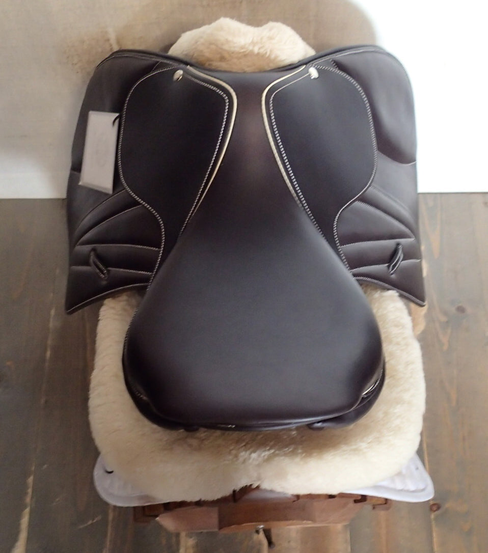 16.5" Butet Premium Saddle - BRAND NEW - 2024 - Full Calfskin - Wool Flocked - M Seat - 1.75 Flaps - 4.75" dot to dot