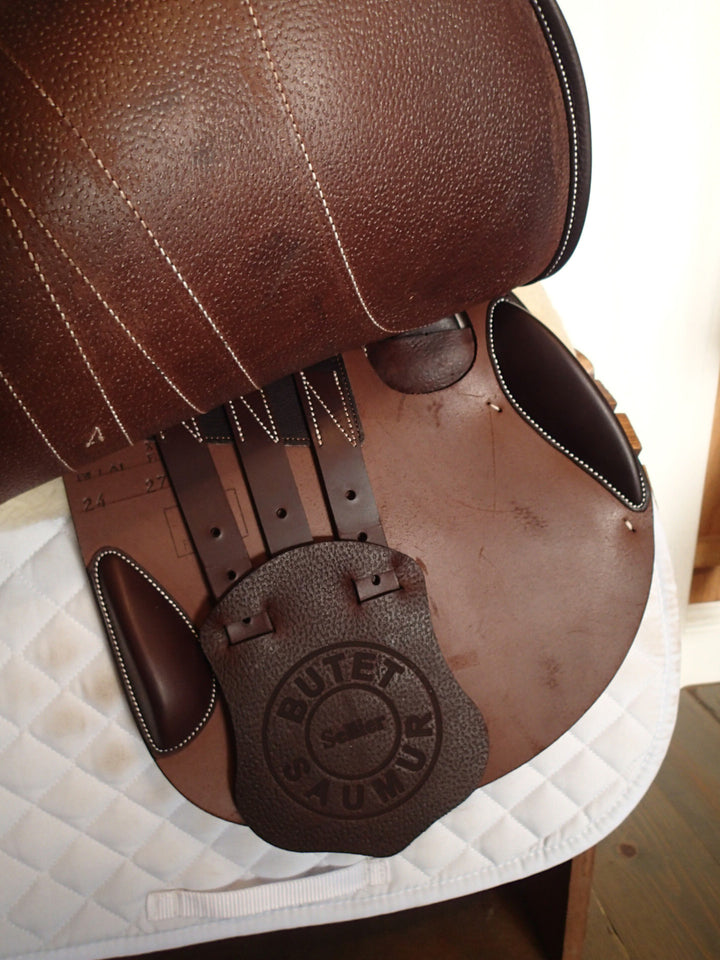 16.5" Butet Premium Saddle - BRAND NEW - 2024 - Full Calfskin - Wool Flocked - M Seat - 1.75 Flaps - 4.75" dot to dot