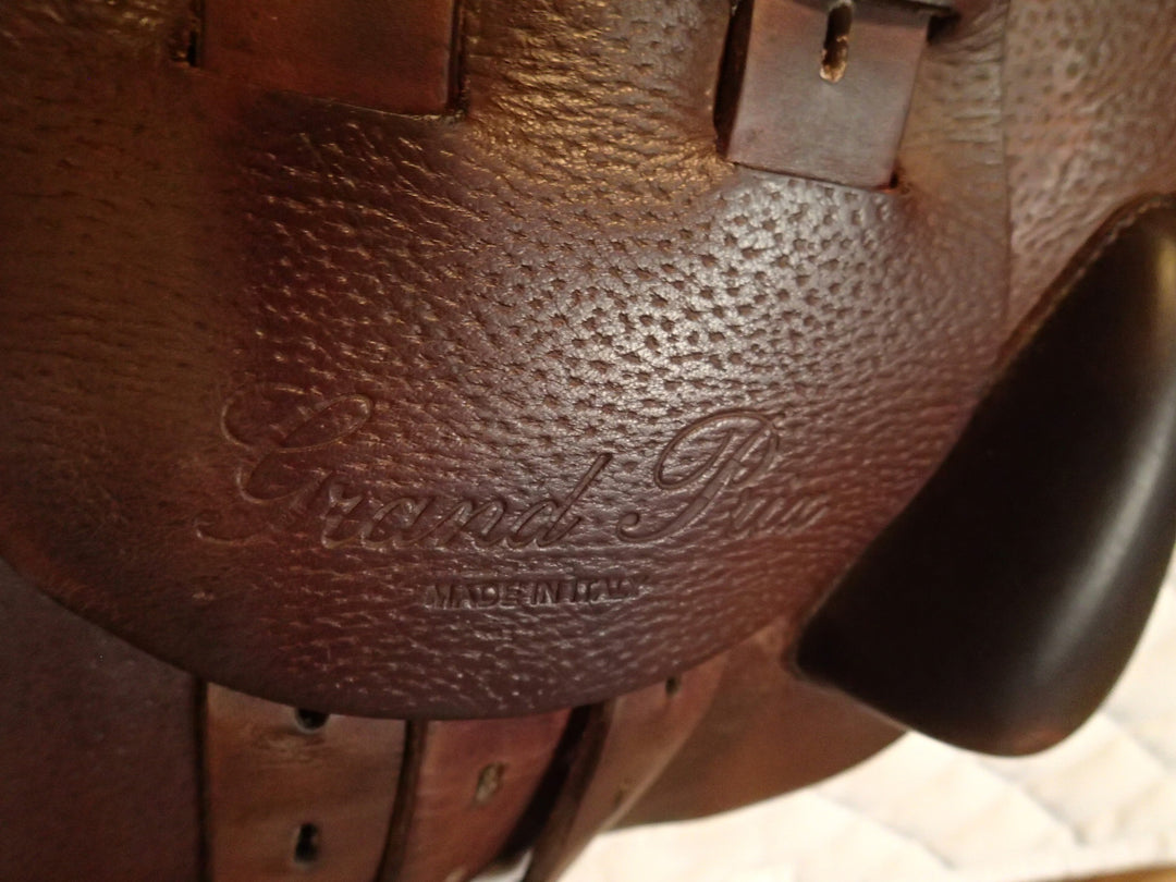 17.5" Equipe Grand Prix Saddle - 2019 - 5.25" dot to dot (303)