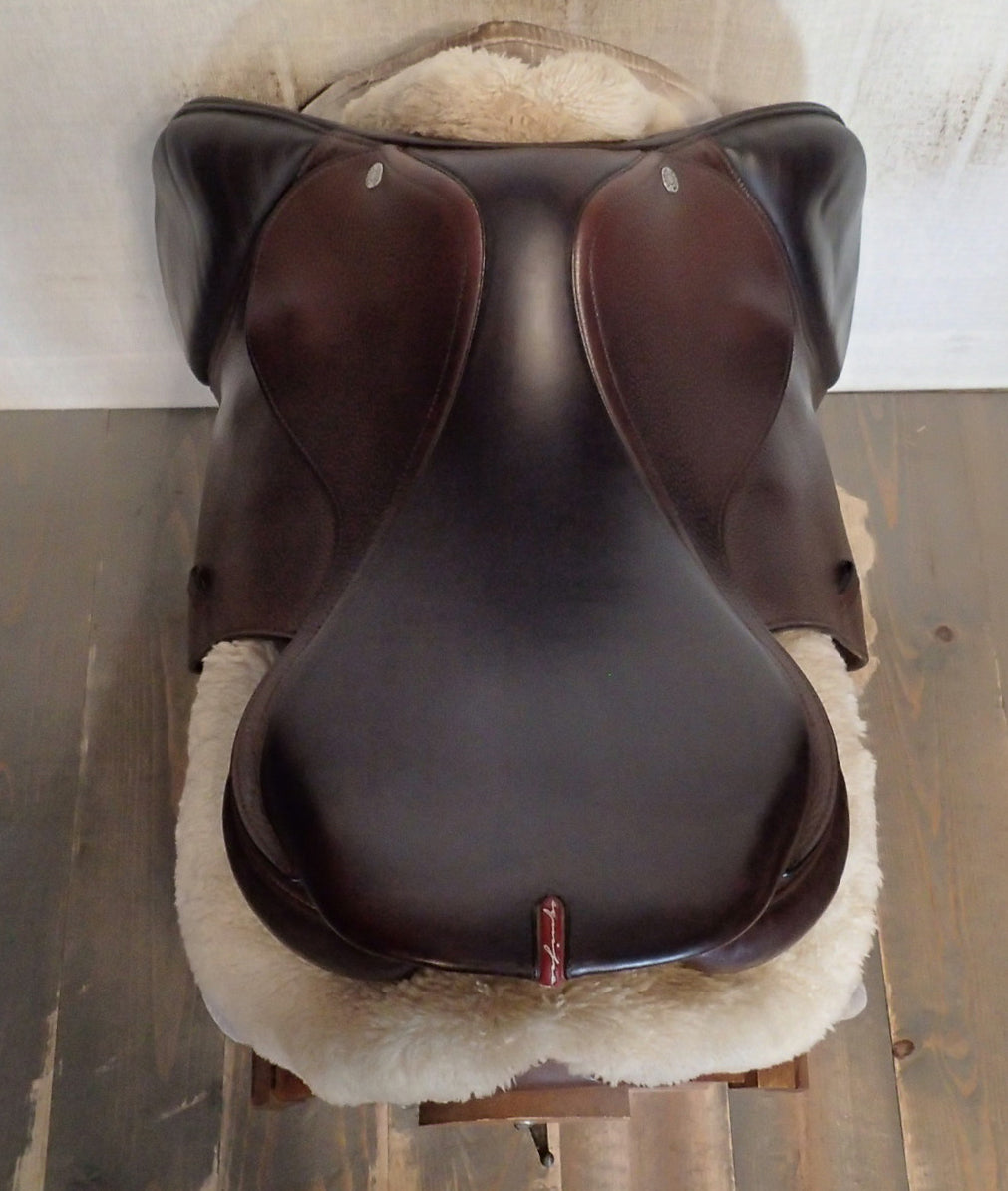 17.5" Equipe Grand Prix Saddle - 2019 - 5.25" dot to dot (303)