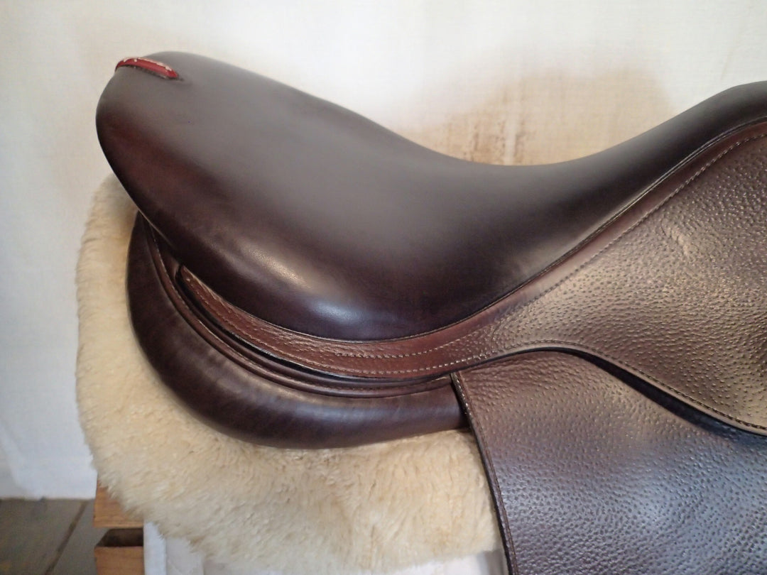 17.5" Equipe Grand Prix Saddle - 2019 - 5.25" dot to dot (303)