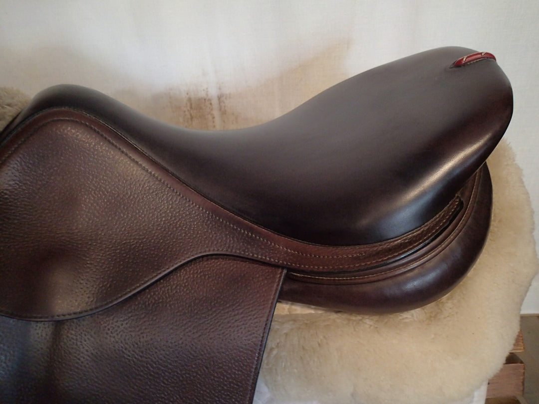 17.5" Equipe Grand Prix Saddle - 2019 - 5.25" dot to dot (303)