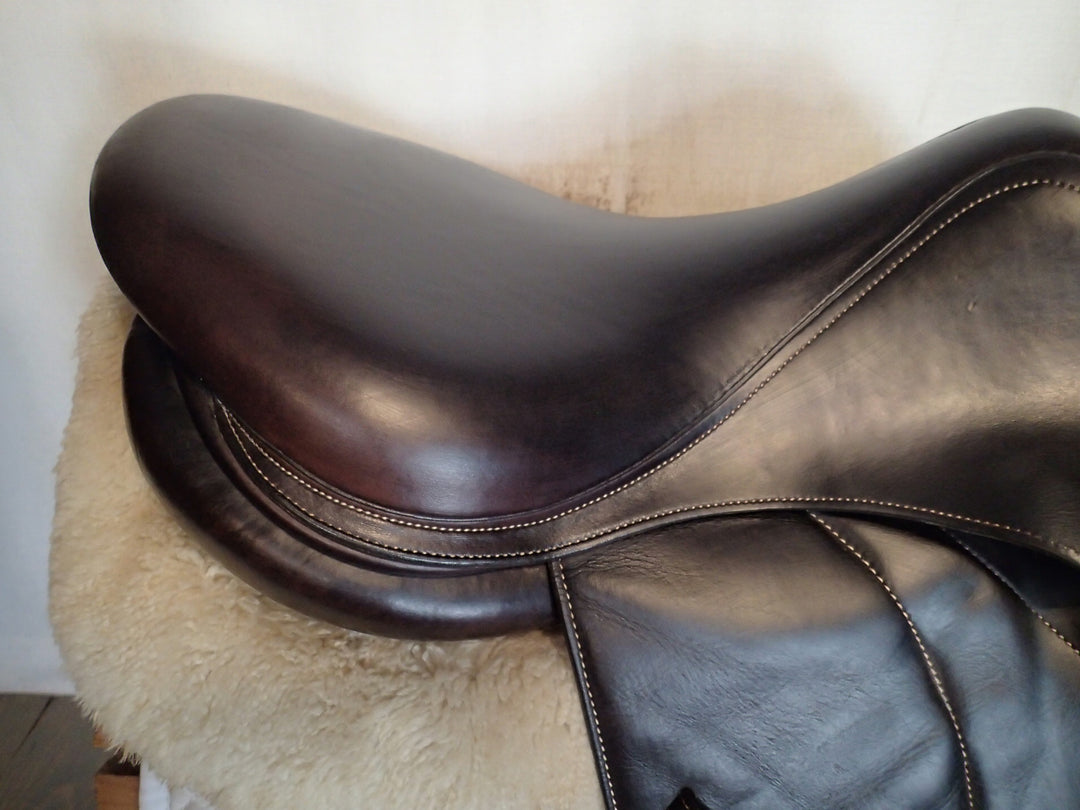 17" Voltaire Palm Beach Saddle - Full Buffalo - 2018 - 2R Flaps - 4.75" dot to dot - Pro Panels (306)