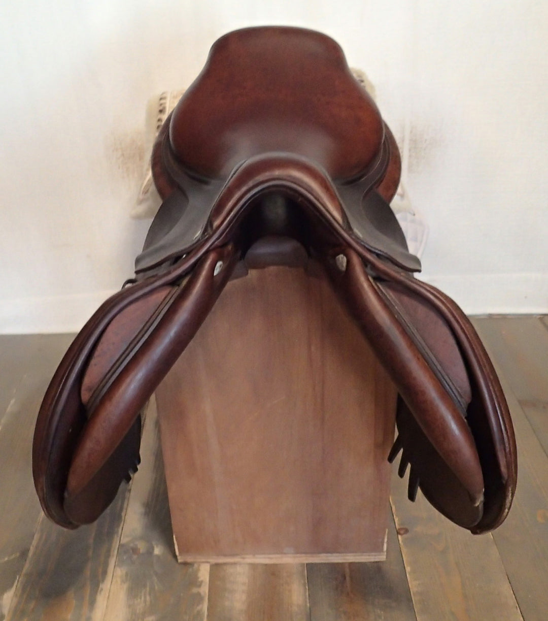 17" CWD Saddle - 2009 - 2L Flaps - SE02 - 4.5" dot to dot (312)