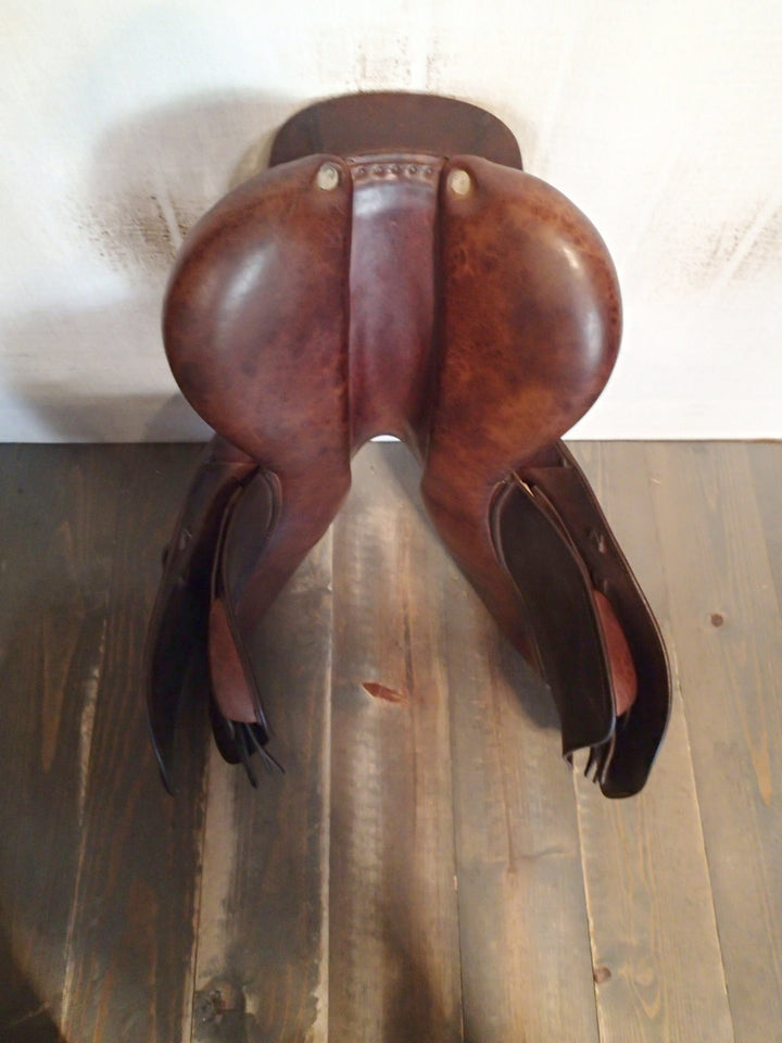 17" CWD Saddle - 2009 - 2L Flaps - SE02 - 4.5" dot to dot (312)